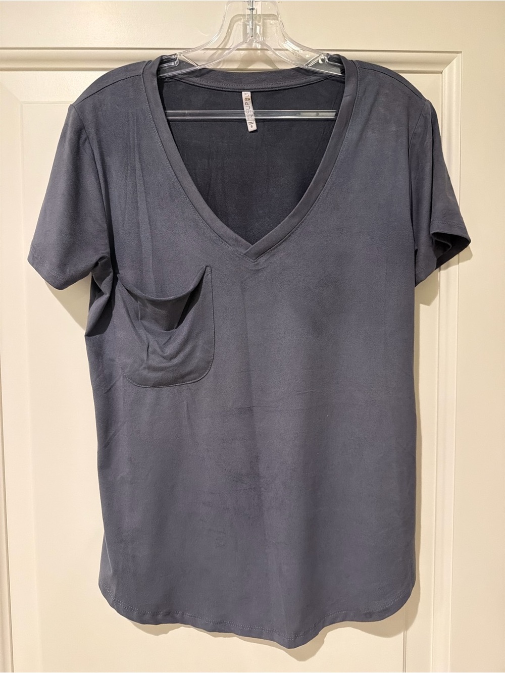 Z Supply Blue-Gray V Neck Pocket Tee Size Small
Description: